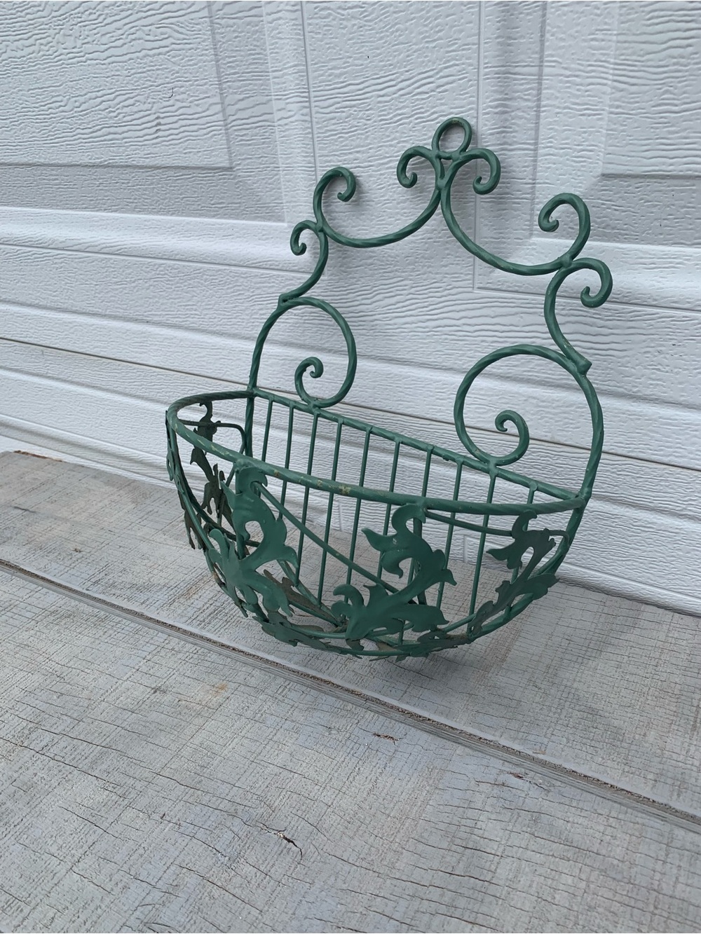 Vintage Green Wrought Iron Wall Basket Planter Hanging Garden Decor Shabby Chic